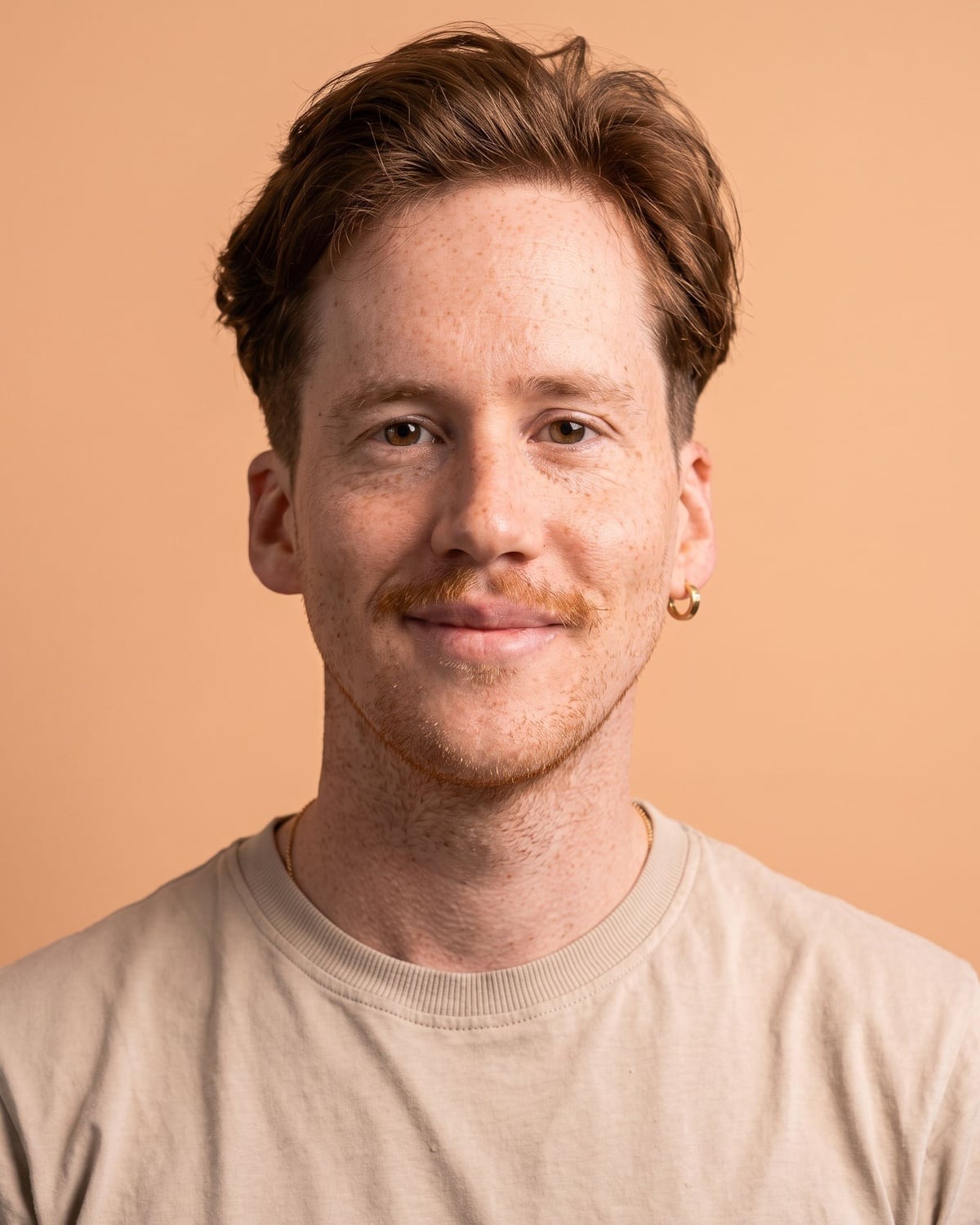 Portrait, KI-bearbeitet: Co-Founder, Recht und Partnerschaften